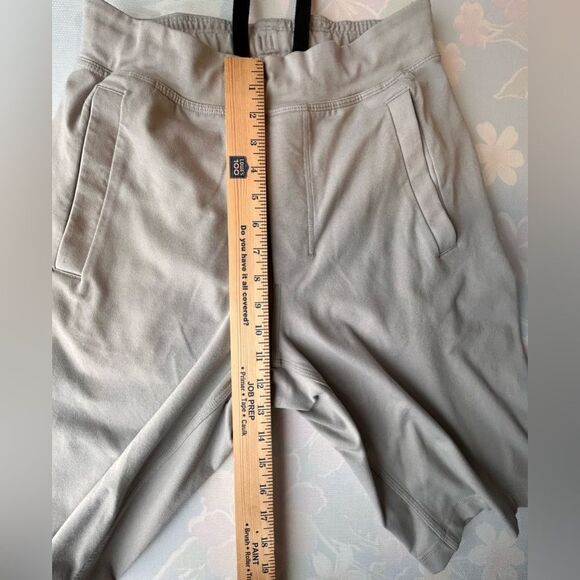 Lululemon Sweat Short Men Small Gray Pockets Drawstring 11" inseam  EUC - Picture 7 of 9
